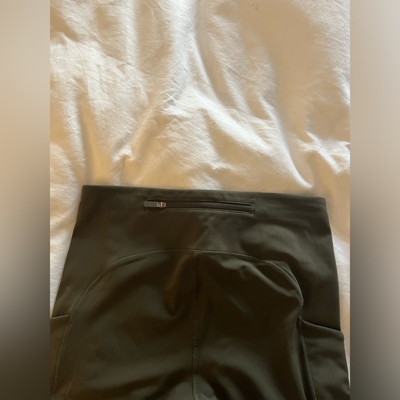 Lululemon High Rise Crop Legging with Pockets - Picture 3 of 3